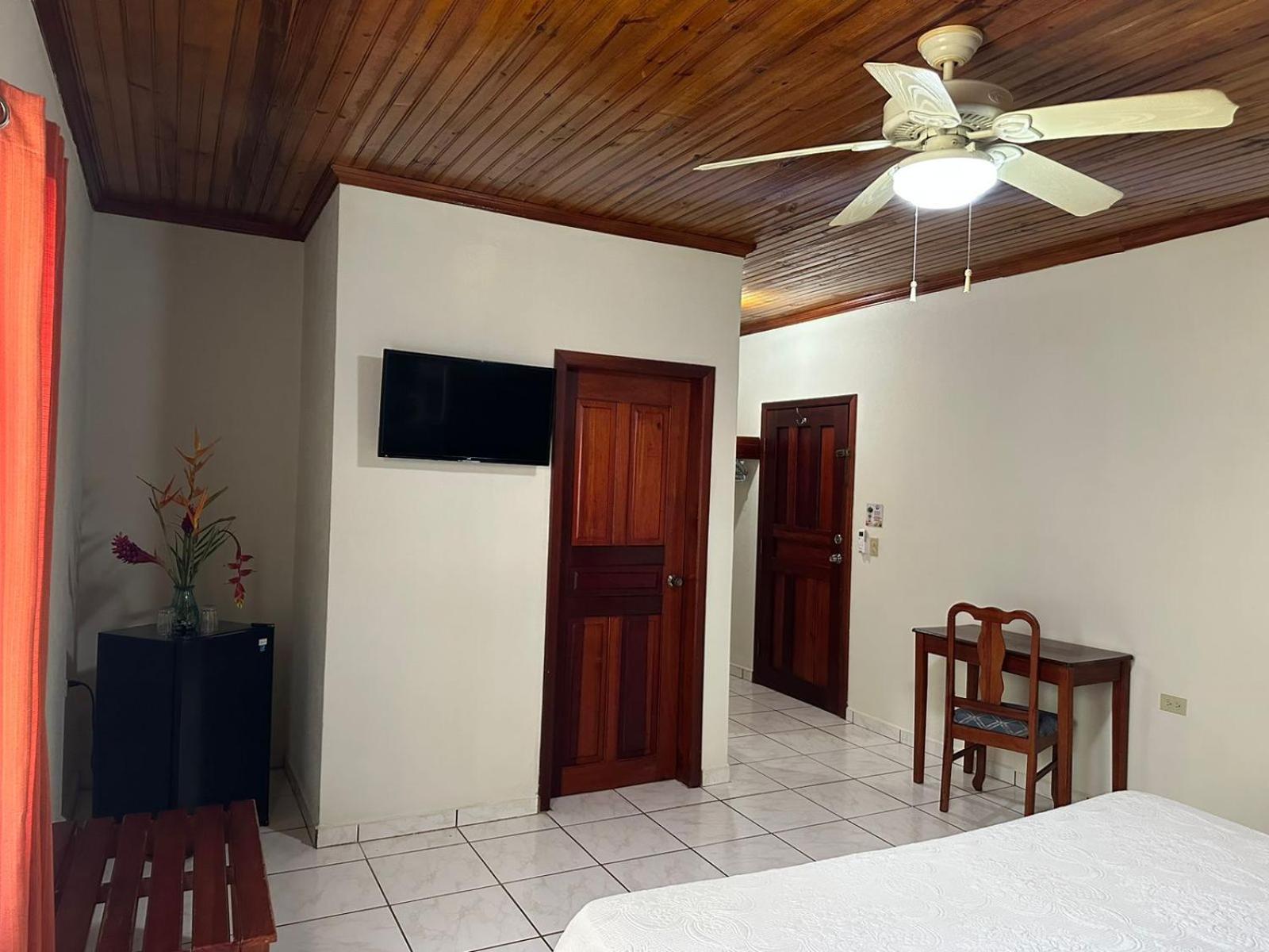 ווסט אנד Seagrape Plantation Resort & Dive Center חדר תמונה