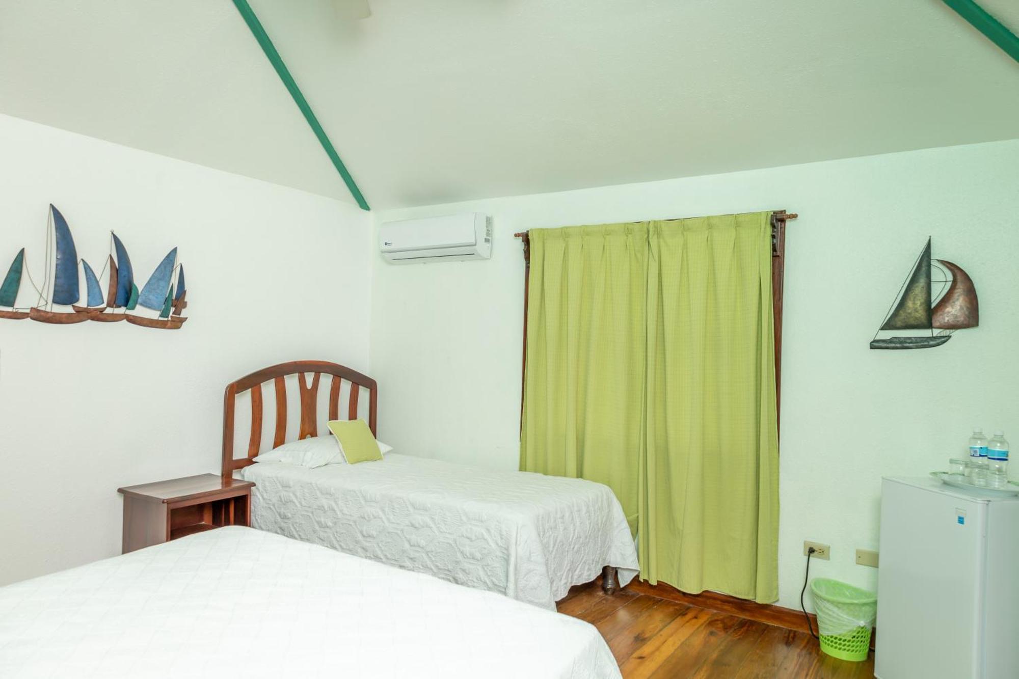 ווסט אנד Seagrape Plantation Resort & Dive Center חדר תמונה